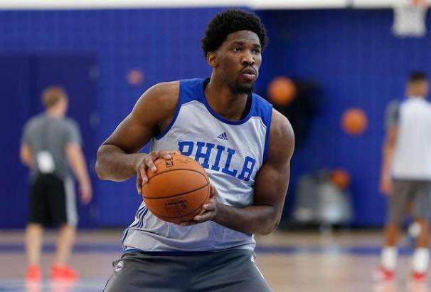 据报道，曼联欣喜若狂，签下中场球员阿莫林·阿多利斯的转会费大幅下降。