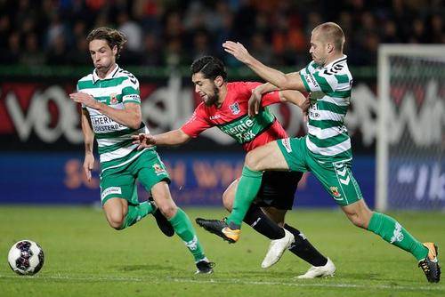 更是在更衣 更是在更衣